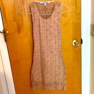 Bodycon nude lace above-the-knee dress